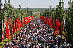Тысячи людей приходят 9 мая на Мамаев курган