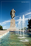 Фонтан у памятника Ленину