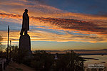 Памятник Ленину на закате
