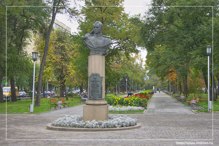 Памятник В.С. Ефремову фото