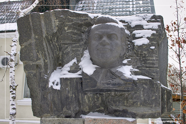 Памятник А.С. Чуянову фото