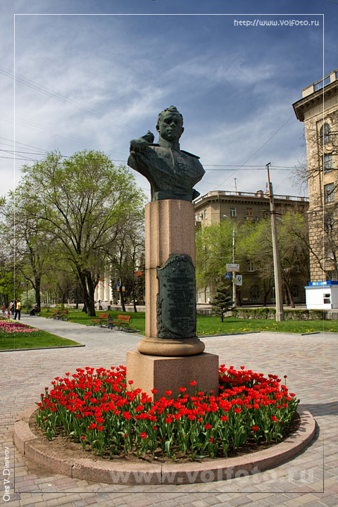 Памятник Ефремову фото