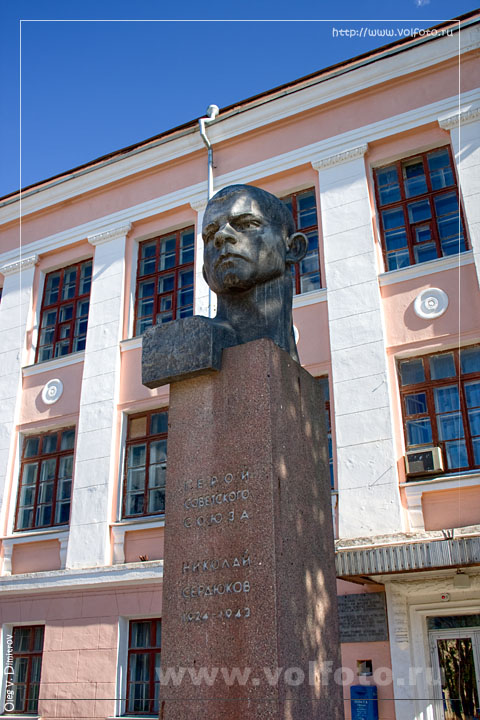 Памятник Николаю Сердюкову фото