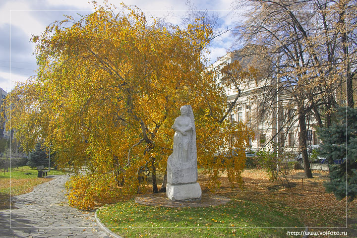 Памятник Маргарите Агашиной фото