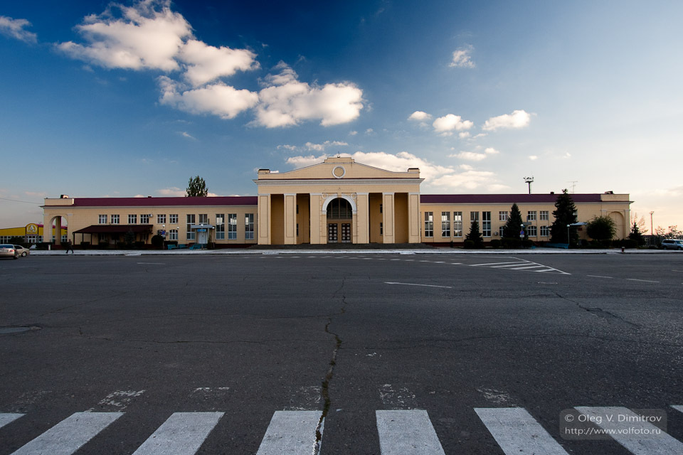 Старое здание волгоградского аэропорта фото