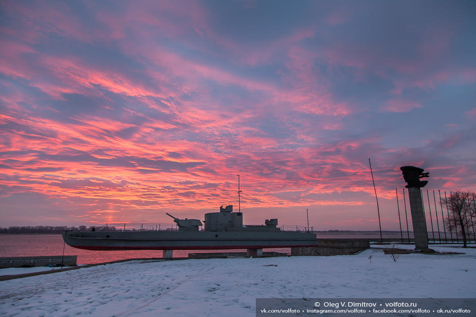 Алый восход над Волгоградом фото