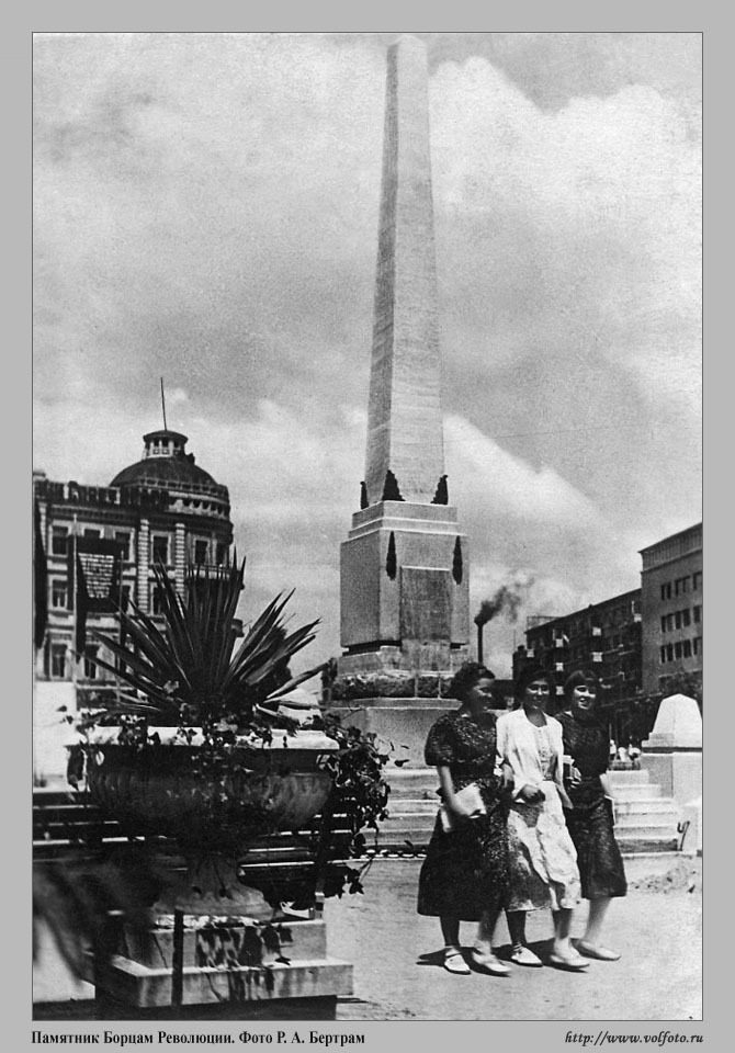 Памятник Борцам Революции фото