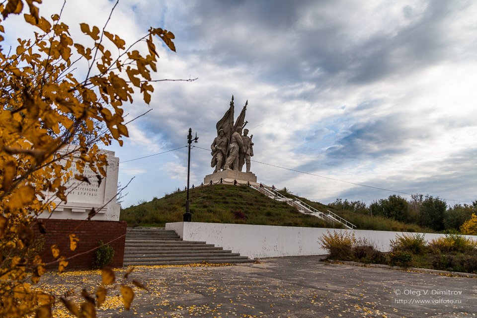 Памятник «Соединение фронтов» фото