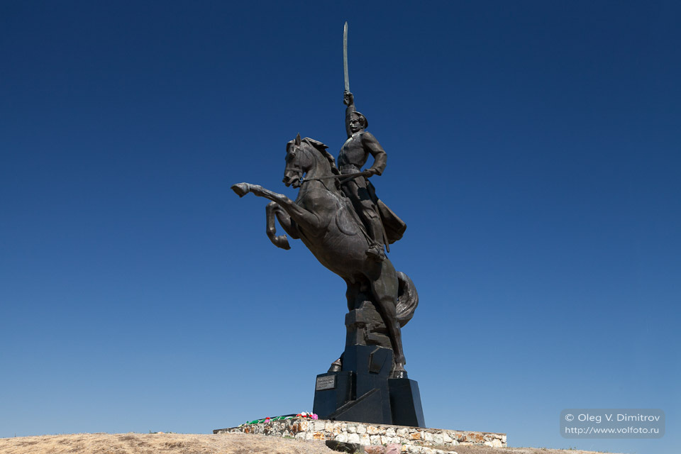 Памятник донскому казачеству фото