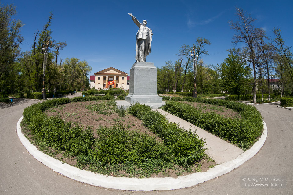 Памятник Ленину в центре Пятиморска фото