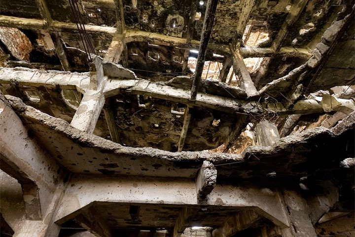 Разрушения внутри мельницы