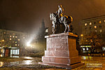 Памятник Засекину в дождь