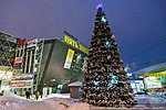 Новогодняя елка у кинотеатра «Пять звезд»