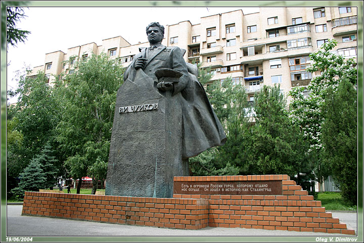 Памятник Чуйкову фото