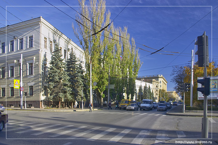 Перекресток проспекта и улицы Ленина фото