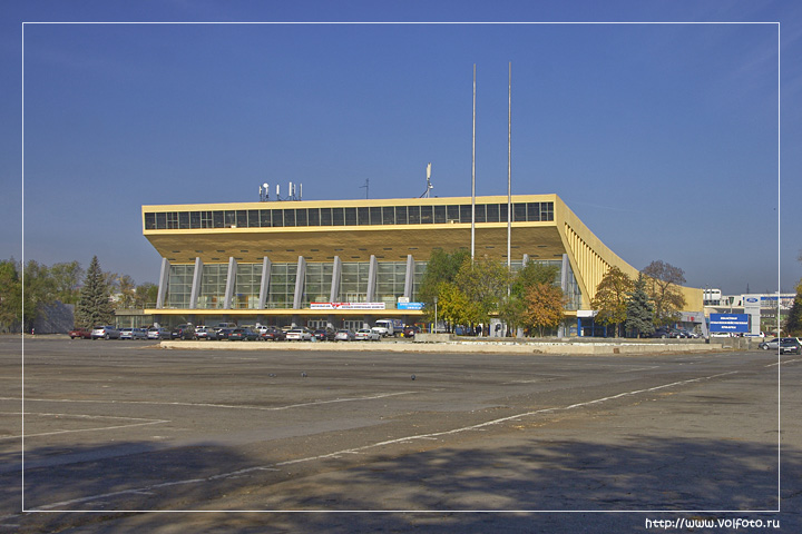 Дворец спорта волгоград. Ленина Волгоград дворец спорта. Дворец спорта Волгоград 90е. Дворец спорта 1974 Волгоград.