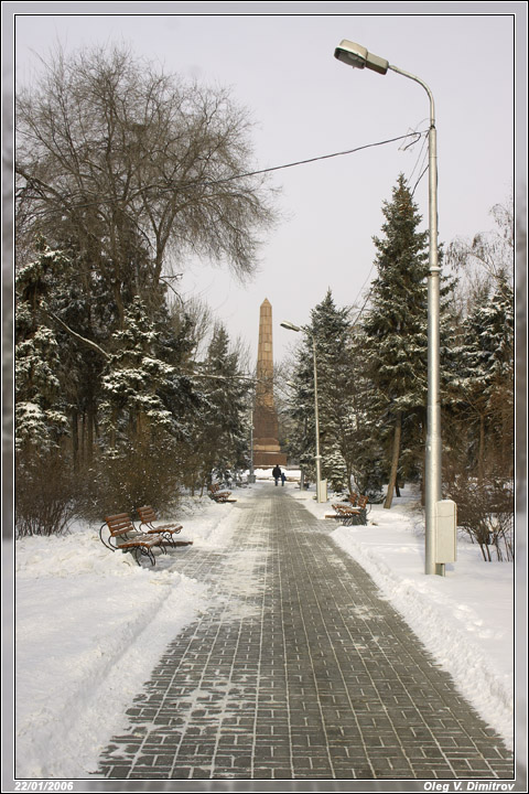 Дорога к памятнику фото