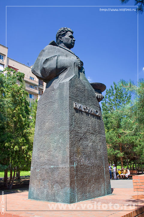 Памятник маршалу Чуйкову фото