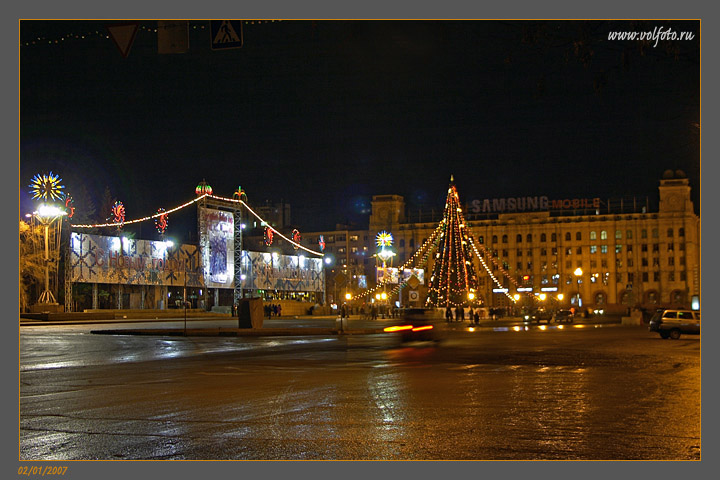 Площадь Павших борцов в новый год фото
