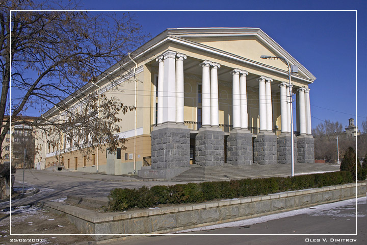 Волгоградский музыкальный театр фото