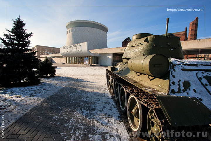 Т-34 у входа в музей-панораму фото