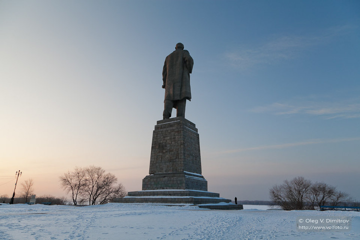 Памятник ленину на волге