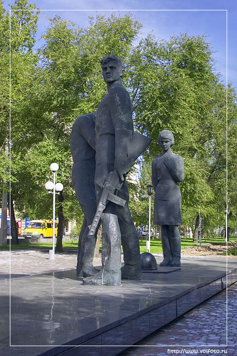 Памятник комсомольцам фото