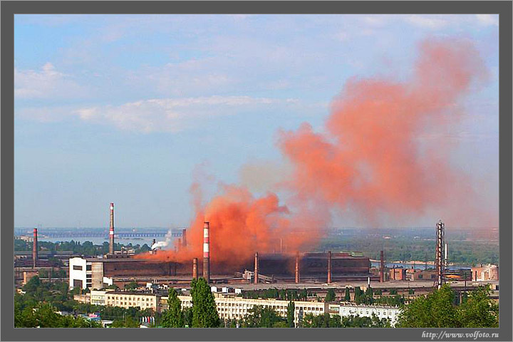 Дым завода «Красный Октябрь» фото
