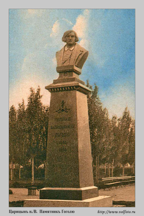 Памятник Гоголю фото
