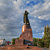 У памятника Ленину