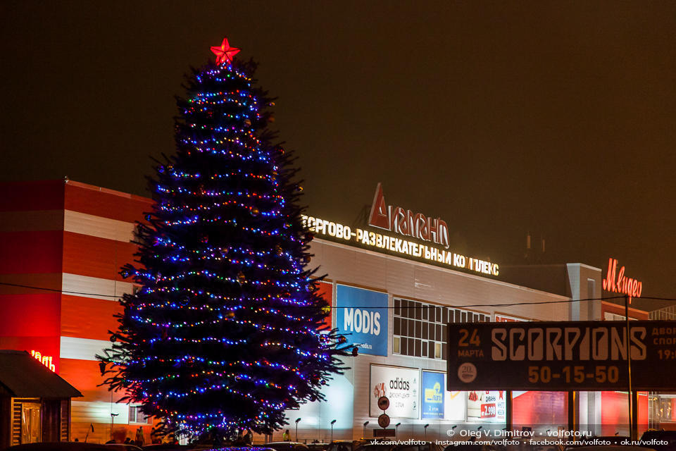 Новогодняя елка на площади Дзержинского фото