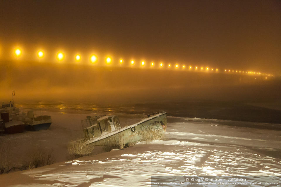 Зимний вечер у моста через Волгу фото