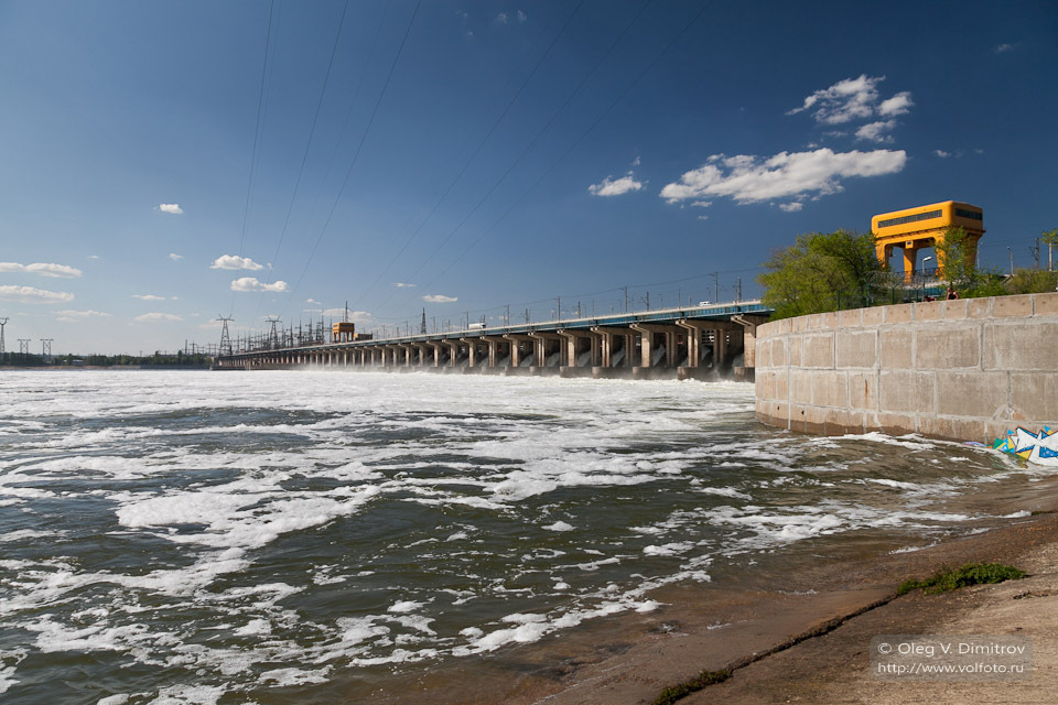 Водосброс на Волжской ГЭС фото