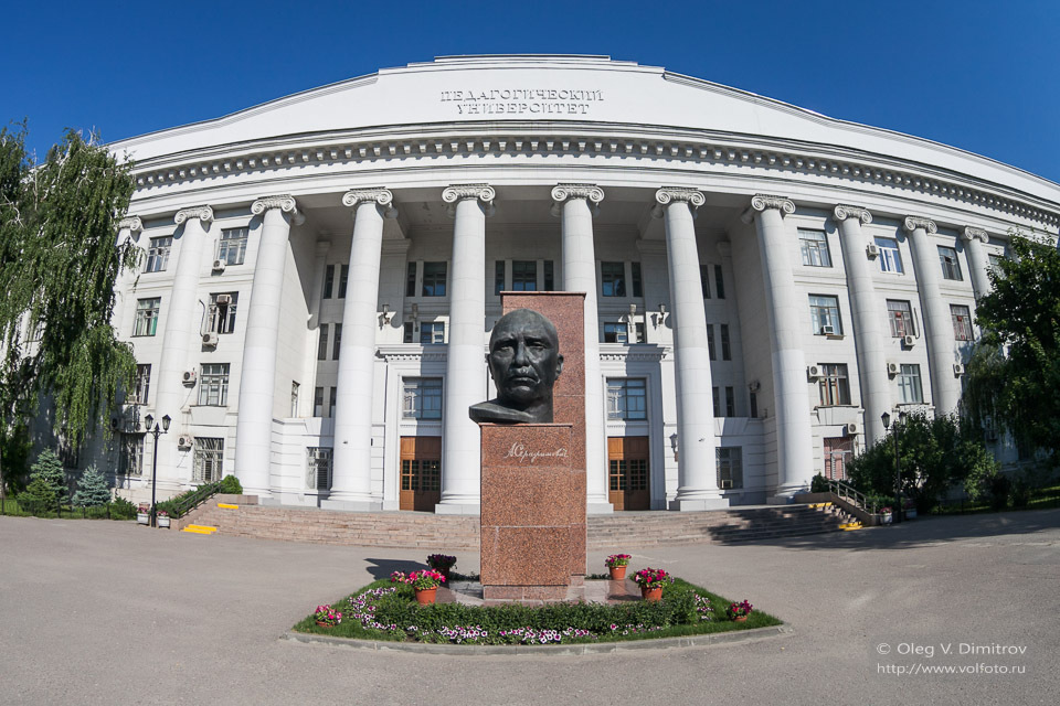 Памятник Серафимовичу фото