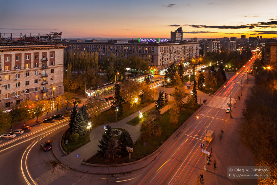 Сумерки над проспектом Ленина и аллеей Героев фото