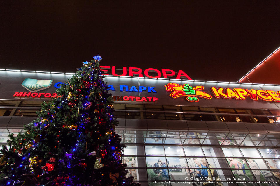 Новогодняя елка у Европа сити молл фото