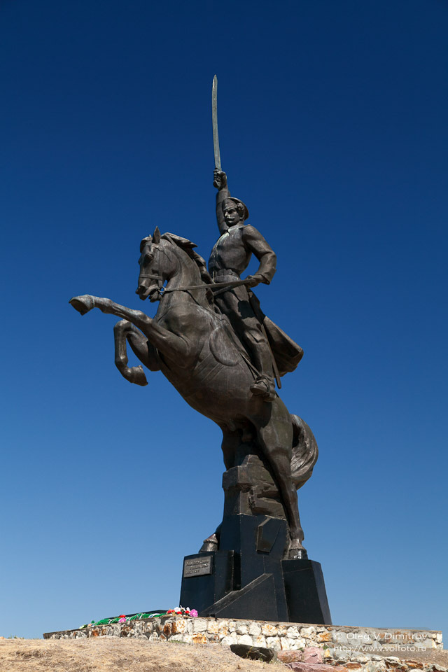 Памятник донскому казачеству фото