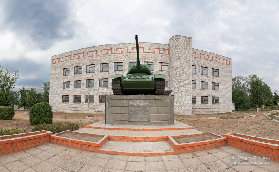 Памятник советским танкистам фото