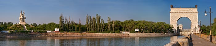 панорама у памятника Соединение фронтов фото
